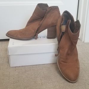 Dolce Vita tan leather ankle booties size 9.5